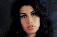"Back to black" : On vous raconte la descente aux enfers d'Amy Winehouse
