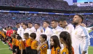 L'hymne argentin avant le match contre le Pérou - Foot - Copa America