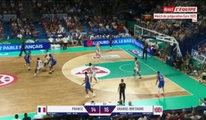 Le dunk exceptionnel de Risacher contre la Grande-Bretagne - Basket - Amical - Bleus