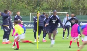 Bleus - Les joueurs participent à un « entraînement de rêve » avec une vingtaine d’enfants à Clairefontaine