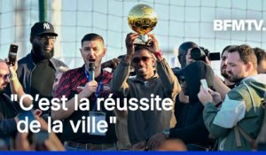 ROBIN DE BFM - Ousmane Dembélé présente son Ballon d’or à Évreux, là où il a grandi