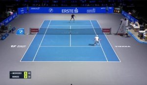 Vienne - Medvedev souffre mais rejoint Moutet au prochain tour