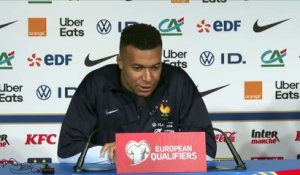 L’hommage de Kylian Mbappé et des Bleus pour les victimes des attentats du 13 novembre - Foot - Qualif. Coupe du monde - Bleus