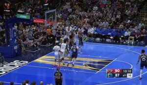 Mavericks - Le poster dunk de P.J. Washington sur Yves Missi