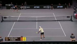 Bataille des sexes - Kyrgios cloué sur place par le coup droit gagnant de Sabalenka