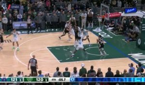 Bucks - Giannis arrache la victoire sur un alley-oop