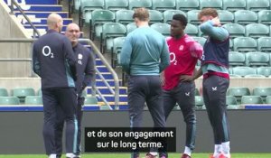 Angleterre - Dingwall félicite son coéqupier, Itoje, d'avoir atteint 100 sélections