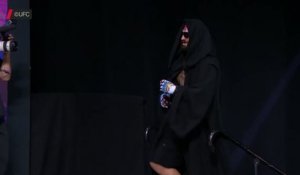 UFC 327 - Hokit fait encore le show lors de son face-à-face avec Blaydes