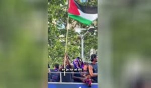 Barcelone - Flick revient sur le geste de Yamal brandissant le drapeau palestinien lors du défilé