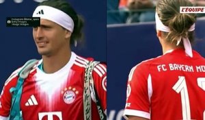 Alexander Zverev entre sur le court à Munich avec un maillot du Bayern floqué Michael Olise - Tennis - ATP - Munich