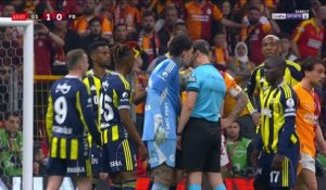 Süper Lig : Ederson expulsé, penalty polémique, Galatasaray fait le break dans le chaos !