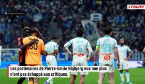 Franck McCourt, les dirigeants et les joueurs de l'OM visés par des banderoles déployées au Vélodrome face à Nice - Foot - Ligue 1 - OM
