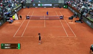 Swiatek l’emporte dans la douleur face à McNally - Tennis