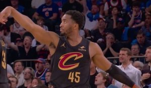 Cavaliers - Mitchell réussit un "quatre points" face aux Knicks