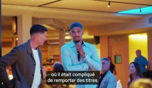 Barcelone - Joan Laporta et Ronald Araujo rendent hommage à Lewandowski
