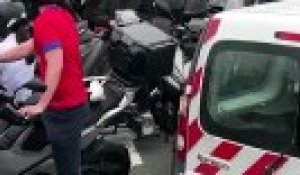 Sacre du PSG : des centaines de motos escortent le bus des joueurs