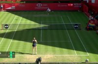 Queen's - Vekic rejoint le dernier carré
