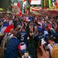 Les supporters français ont enflammé Times Square ce lundi soir - Foot - Coupe du monde