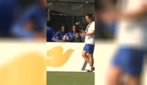 Bleus - Les joueurs ont trouvé leur nouveau bolide : la voiturette de jardinage !