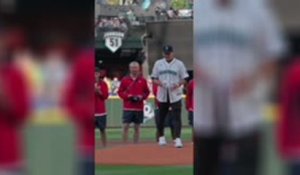 États-Unis - Pochettino effectue un lancer avant le match des Mariners de Seattle !