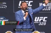 UFC 329 - McGregor fait le show et pousse la chansonnette avec ses fans