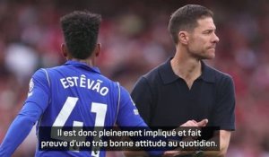Chelsea - Xabi Alonso soutient Estevao