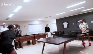 Santos - Quand Neymar et Butler s'amusent... au ping-pong !