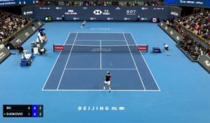 Novak Djokovic remonte un set de retard contre Yunchaokete Bu à Pékin et égale le record de Rafael Nadal - Tennis