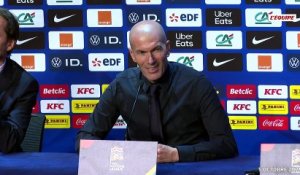 Zinédine Zidane salue la présence d'Aimé Jacquet et d'anciens coéquipiers après France-Belgique - Foot - Ligue des nations - Bleus