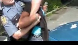 Un policier US frappe une femme
