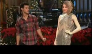 SNTV - Taylor Lautner défend Swift