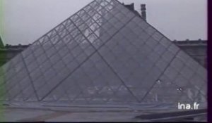 François Mitterrand : pyramide du Louvre