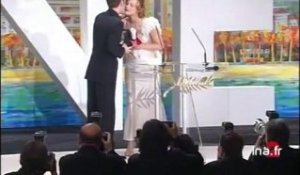 Palmares du  festival de Cannes . La palme d'or est remise à Nanni Moretti pour "la chambre du fils