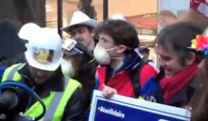 Manifestation anti gaz de schiste sur les Champs Elysées