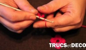 Modèle de fleur en crochet par TrucsetDeco.com
