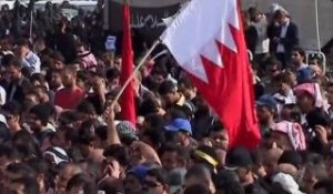 Bahreïn : les funérailles de victimes du raid tournent...