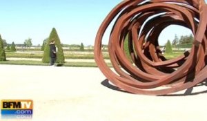 Les sculptures d'acier de Venet à Versailles