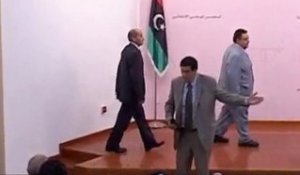Le régime de Kadhafi joue le dédain face au mandat...