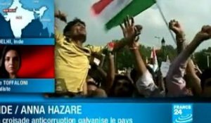 Inde : Le militant anticorruption Anna Hazare reçoit le soutien de milliers de ses concitoyens