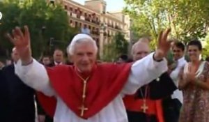 L'accueil du Pape par les jeunes à Cibeles