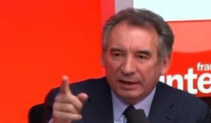 François Bayrou refuse "l'argent des porteurs de valises"
