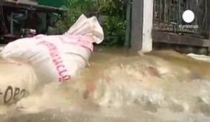 Inondations en Thaïlande: installation de... - no comment