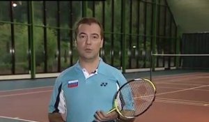 Russie : Medvedev joue au badminton avec Poutine