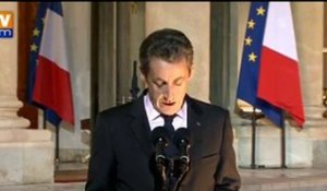 Nicolas Sarkozy réagit au référendum en Grèce