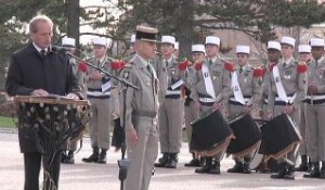 Cérémonie d'honneurs militaires au 2e régiment étranger de génie