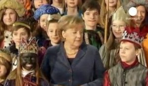 Angela Merkel chante pour les enfants du monde - no comment