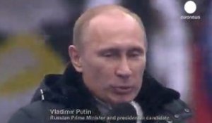 Russie: Vladimir Poutine réunit 130 000 partisans au...