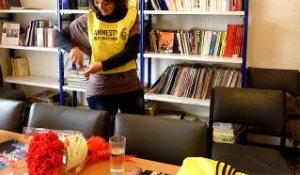 Safia Djaoui milite avec Amnesty pour la journée du 8 mars