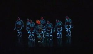 Une troupe de danseurs japonais revisite le film Tron