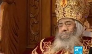 Des milliers de coptes pleurent la mort du patriarche Chenouda III (France24)